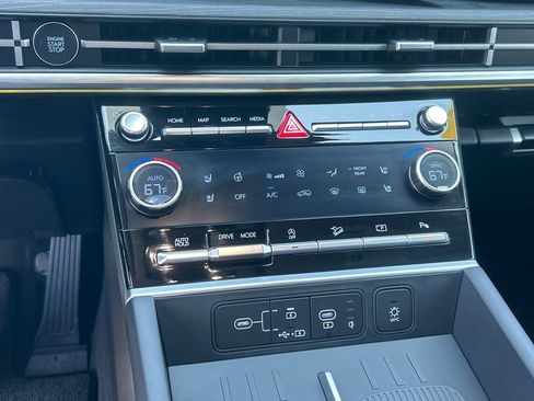 New 2025 Hyundai Santa Fe Limited FWD image 32