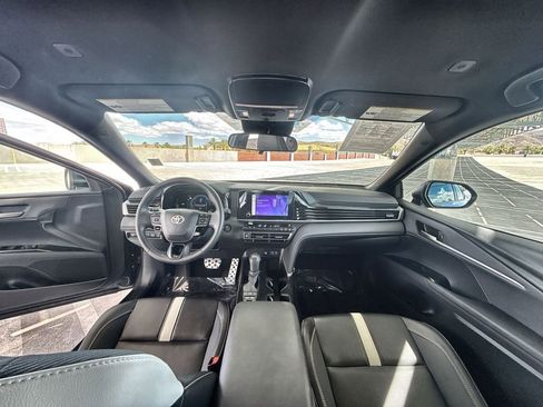 Used 2025 Toyota Camry SE image 12