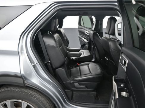 Used 2021 Ford Explorer XLT w/ Equipment Group 202A RWD image 35