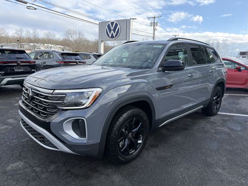 New 2026 Volkswagen Atlas Peak Edition image 3
