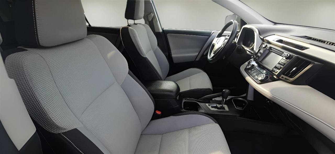 Used 2018 Toyota RAV4 XLE AWD/4WD image 32