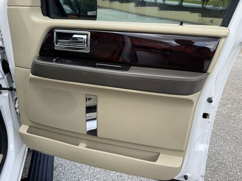 Used 2017 Lincoln Navigator L Reserve RWD image 35