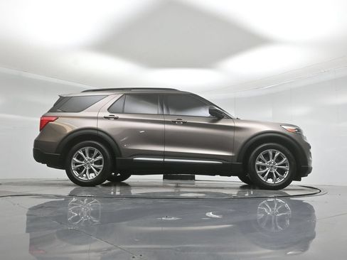 Used 2021 Ford Explorer XLT w/ Equipment Group 202A RWD image 46
