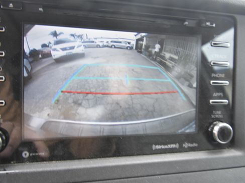 Used 2018 Toyota Sienna XLE FWD image 17