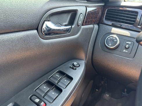 Used 2012 Chevrolet Impala LT FWD image 18