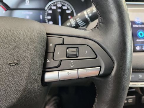 Used 2023 Cadillac XT4 Luxury w/ Cold Weather Package FWD image 29