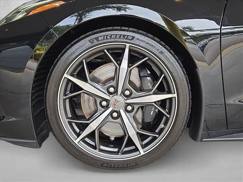 Used 2022 Chevrolet Corvette Stingray Premium Cpe w/ Z51 Performance Package RWD image 21