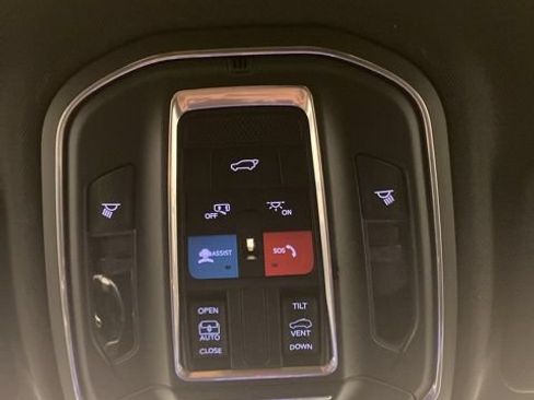 Used 2026 Jeep Grand Cherokee Laredo X AWD/4WD image 14