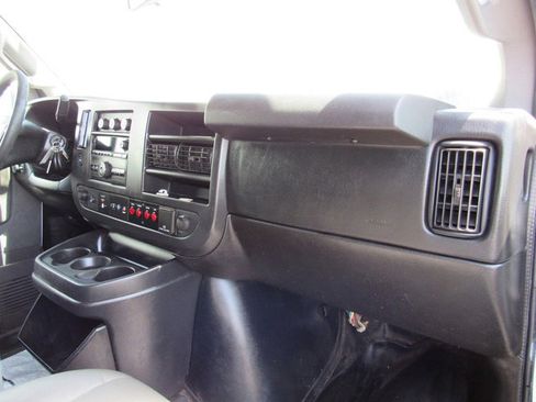 Used 2016 Chevrolet Express 2500 RWD image 15