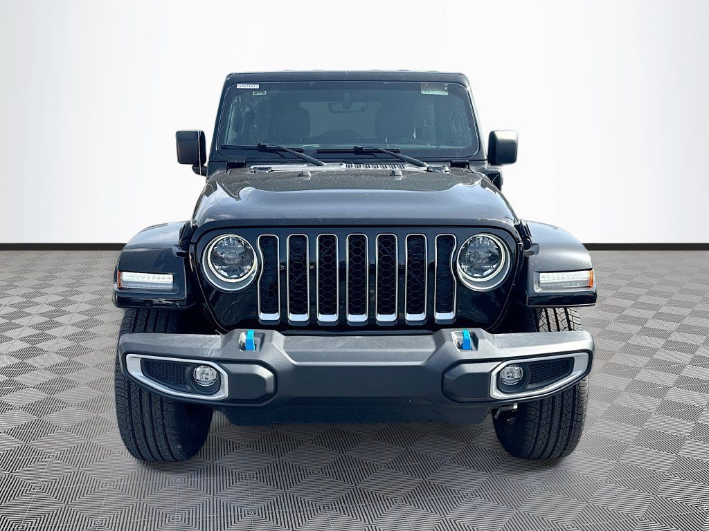 Used 2023 Jeep Wrangler Unlimited Sahara w/ Cold Weather Group AWD/4WD image 2