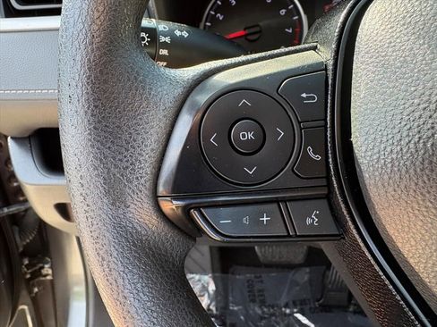 Used 2020 Toyota RAV4 LE FWD image 11