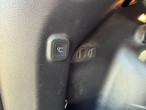 Used 2020 Jeep Cherokee Limited AWD/4WD image 33