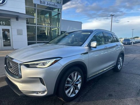 Used 2019 INFINITI QX50 Luxe w/ Navigation Package FWD image 2
