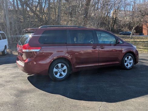 Used 2011 Toyota Sienna LE w/ Towing Pkg image 8