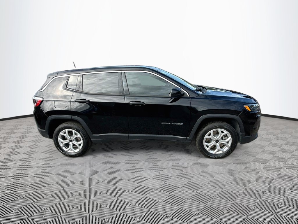 Used 2025 Jeep Compass Sport AWD/4WD image 5
