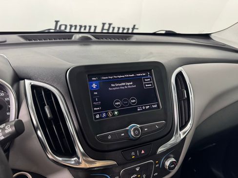 Used 2023 Chevrolet Equinox LT FWD image 17