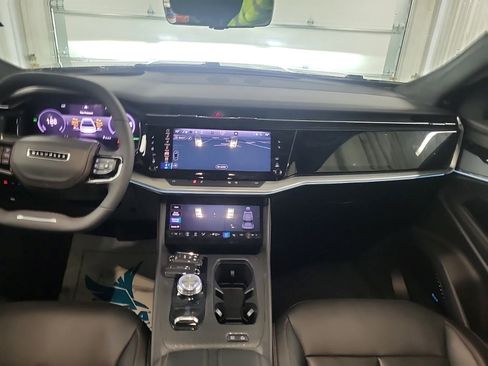 Used 2024 Jeep Wagoneer Launch Edition image 8