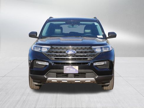 Certified 2022 Ford Explorer XLT w/ Equipment Group 202A AWD/4WD image 2