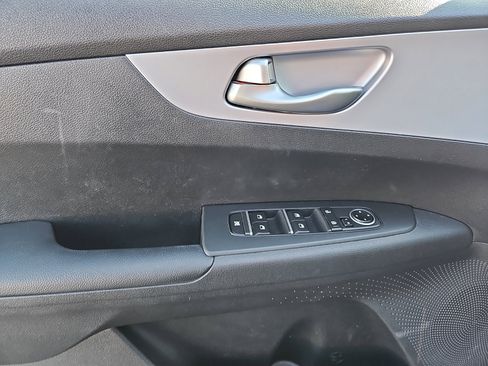 Used 2022 Kia Forte LXS image 12