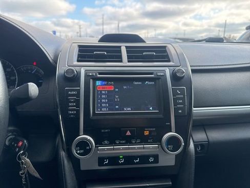Used 2014 Toyota Camry SE image 16