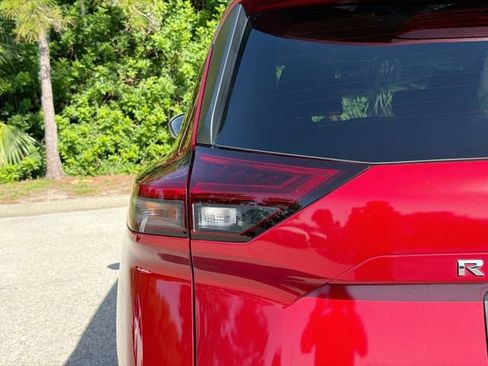 Used 2021 Nissan Rogue S FWD image 10