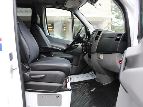 Used 2016 Mercedes-Benz Sprinter 2500 image 17