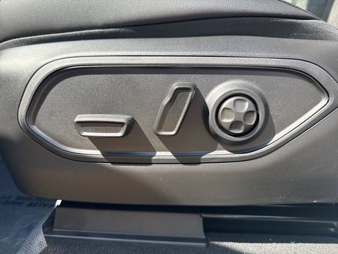 New 2025 Jeep Grand Cherokee Altitude image 19