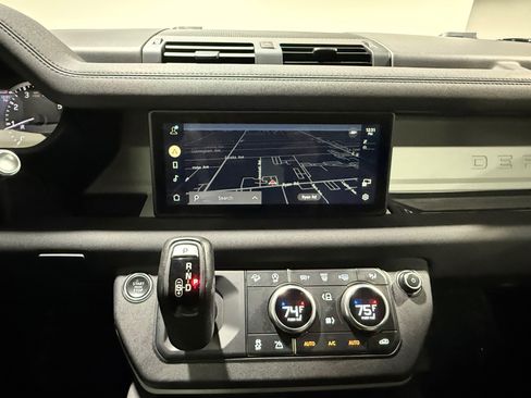 Used 2022 Land Rover Defender 110 S image 29
