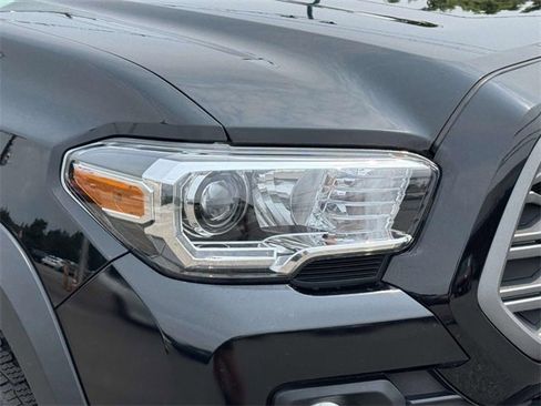 Used 2023 Toyota Tacoma TRD Off-Road image 8