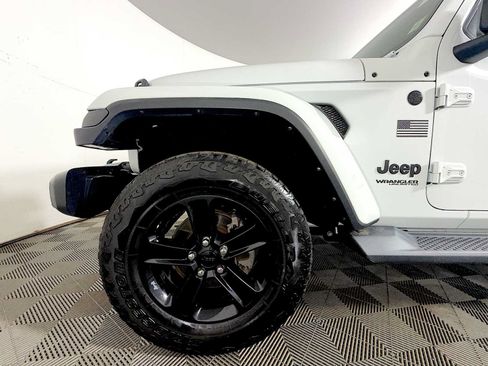 Used 2021 Jeep Wrangler Unlimited Sahara AWD/4WD image 8