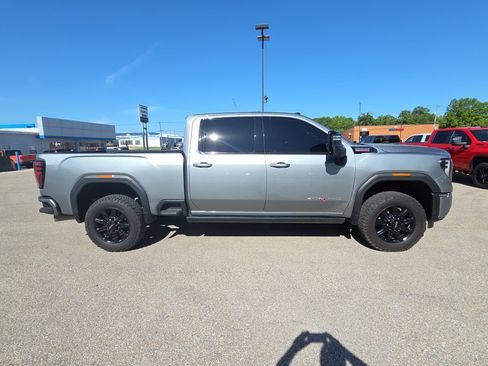 Used 2024 GMC Sierra 2500 AT4 w/ AT4 Premium Plus Package AWD/4WD image 11