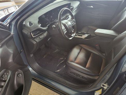 Used 2024 Buick Envista Sport Touring w/ Convenience I Package image 2