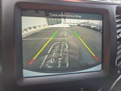 Used 2020 Jeep Cherokee Trailhawk w/ Technology Group image 46