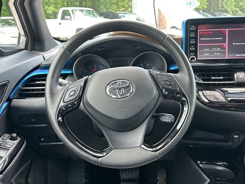 Used 2019 Toyota C-HR XLE FWD image 12