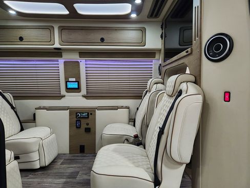 Used 2021 Mercedes-Benz Sprinter 3500 image 60