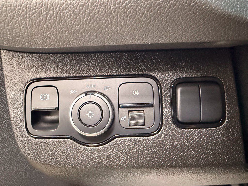 Used 2022 Mercedes-Benz Sprinter 2500 image 25