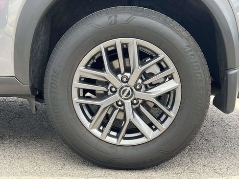 Used 2024 Nissan Rogue S FWD image 11