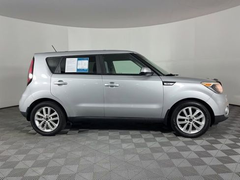 Used 2019 Kia Soul + image 11