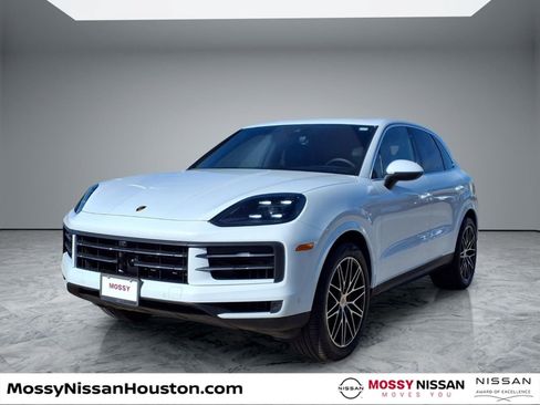Used 2025 Porsche Cayenne AWD/4WD image 4