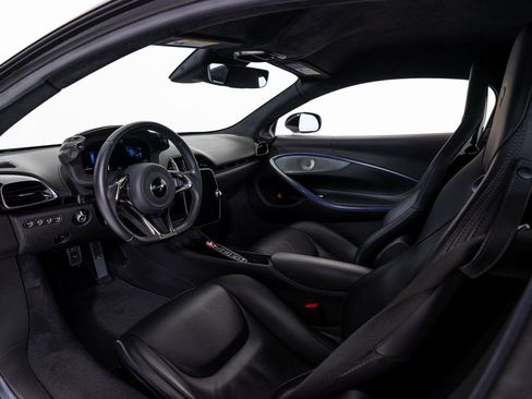 Used 2023 McLaren Artura RWD image 16