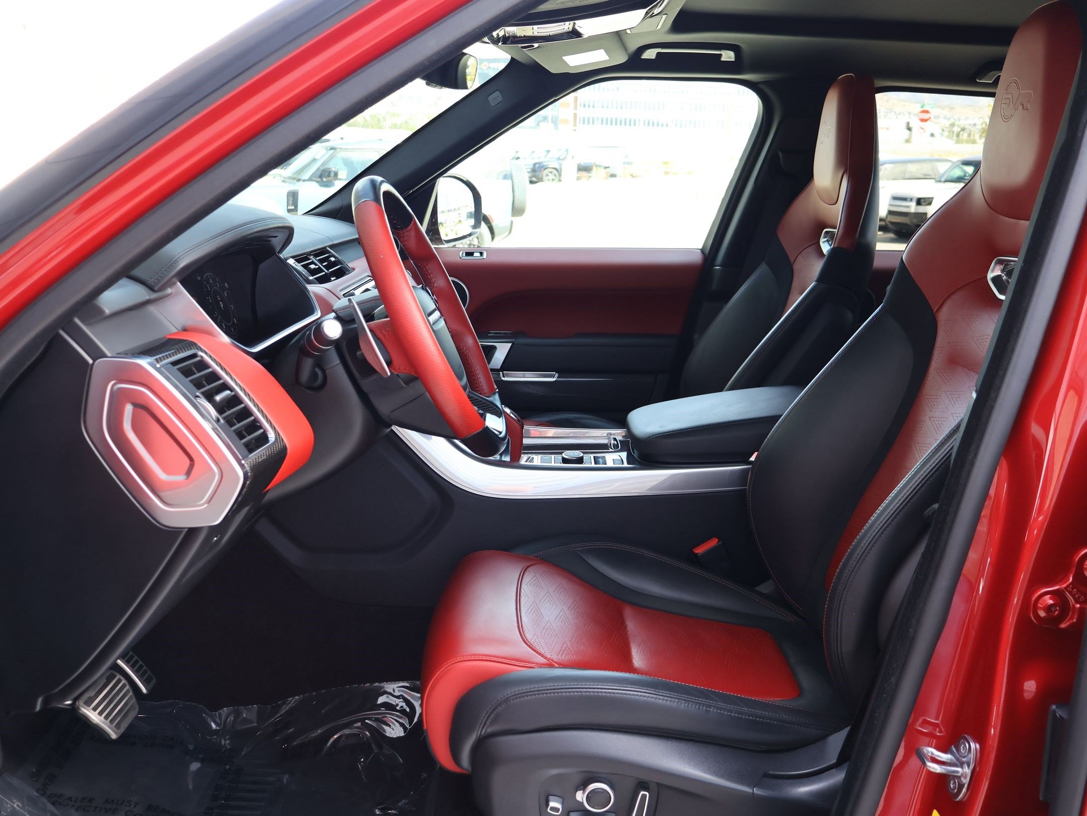 Used 2022 Land Rover Range Rover Sport SVR Carbon Edition AWD/4WD image 17