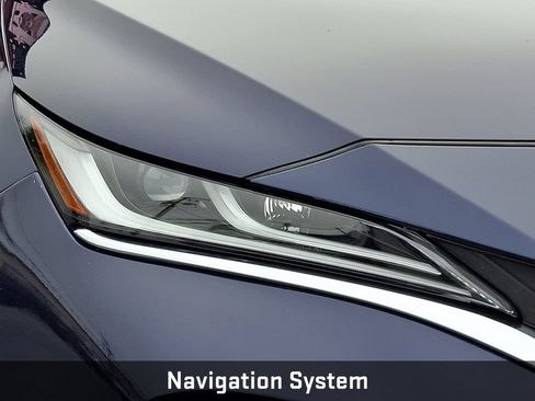 Used 2023 Toyota Venza XLE AWD/4WD image 11