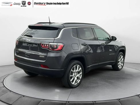 Certified 2024 Jeep Compass Latitude image 7