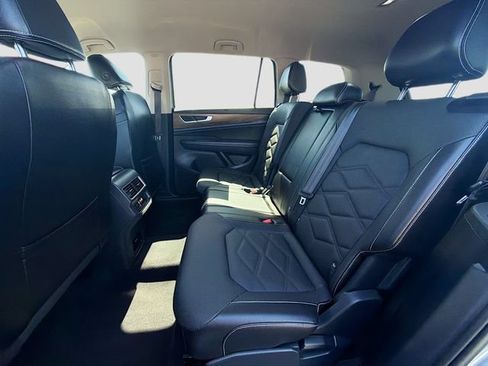 Used 2024 Volkswagen Atlas SE AWD/4WD image 23