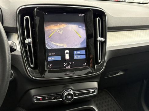 Used 2020 Volvo XC40 T5 Momentum image 8
