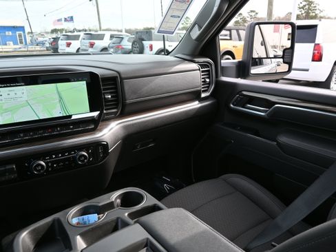 Used 2025 Chevrolet Silverado 2500 LT w/ Convenience Package image 31