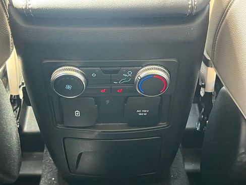 Used 2022 Ford Explorer Limited w/ Equipment Group 301A AWD/4WD image 22