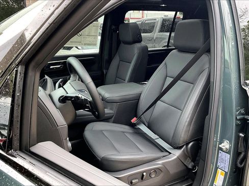 New 2026 Chevrolet Suburban Z71 w/ Comfort Package AWD/4WD image 8