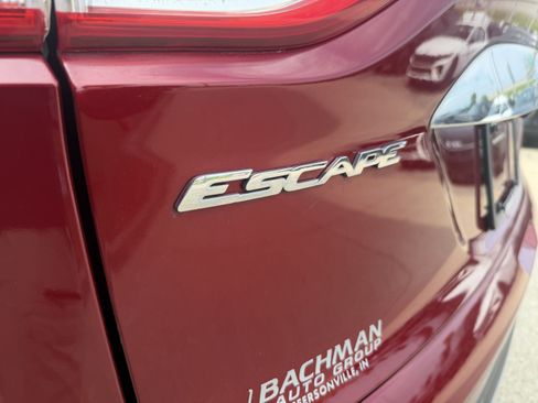 Used 2016 Ford Escape SE w/ SE Chrome Package AWD/4WD image 9