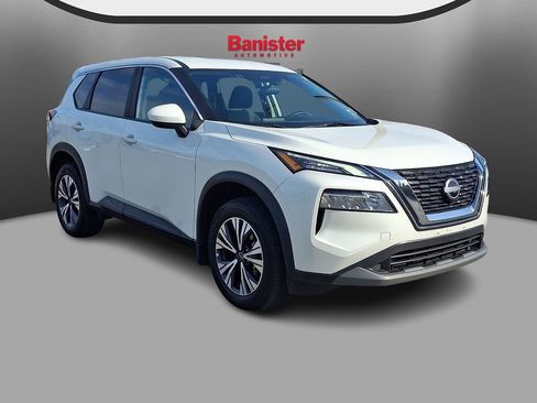 Used 2023 Nissan Rogue SV image 3